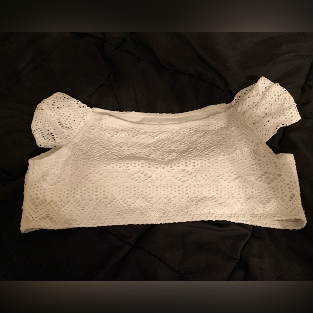 3/$20 No Boundaries Women’s White Crocheted Bikini Top - Size Large (11/13) - Picture 3 of 8